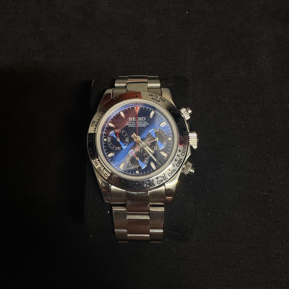 SEIKO “SEITON” DAYTON MOD
BLUE FACE WITH RED ACCENTS
SILVER